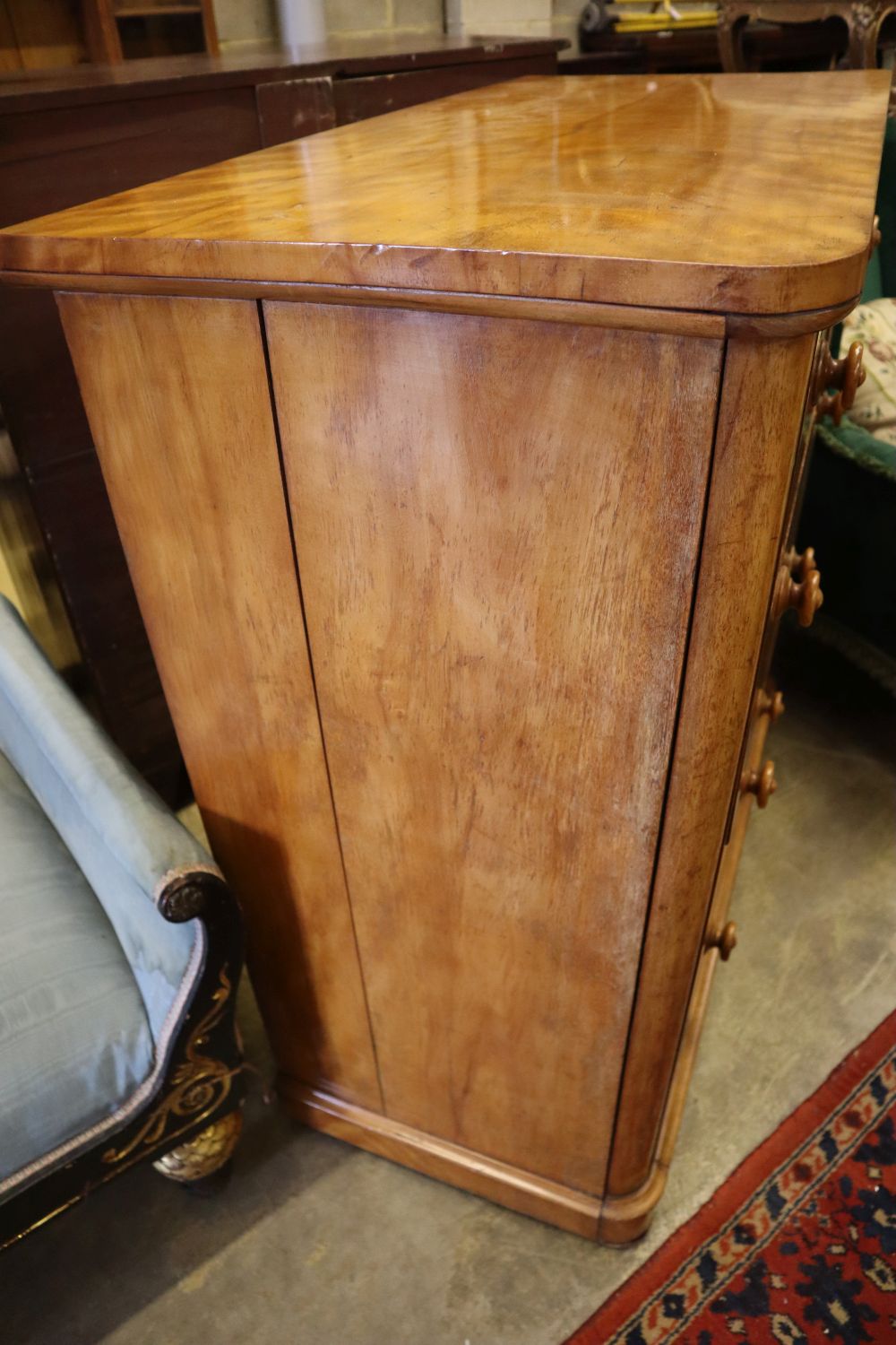 A Victorian satin walnut chest of drawers, width 112cm, depth 53cm, height 114cm